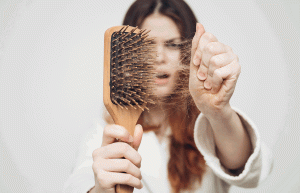 Tavaszi Fáradtság: Hogyan harcoljunk a hajhullás ellen? A legjobb módszerek